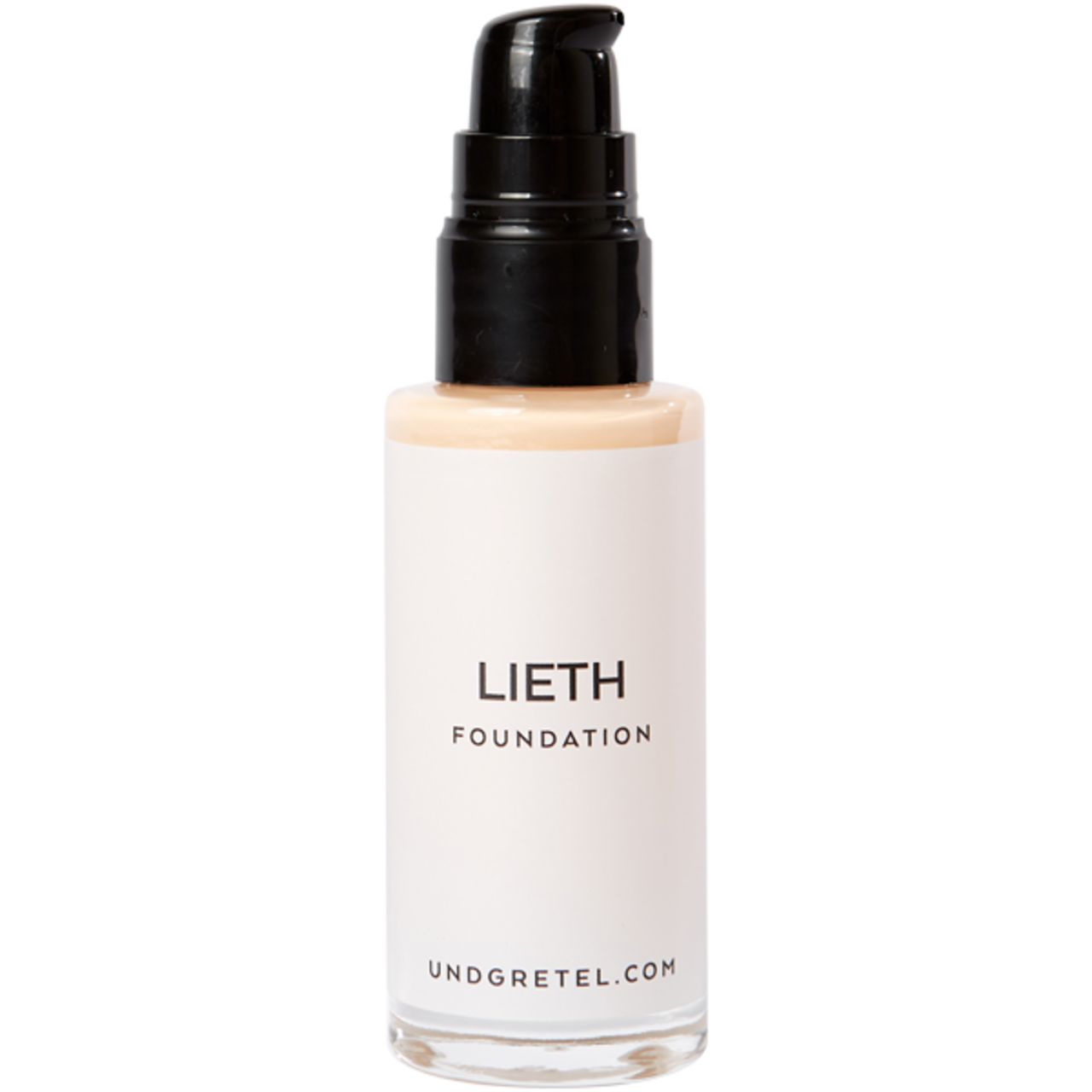 Lieth Foundation von Und Gretel. Weiße Flasche mit schwarzem Pumpverschluss. Text: Lieth Foundation, undgretel.com.