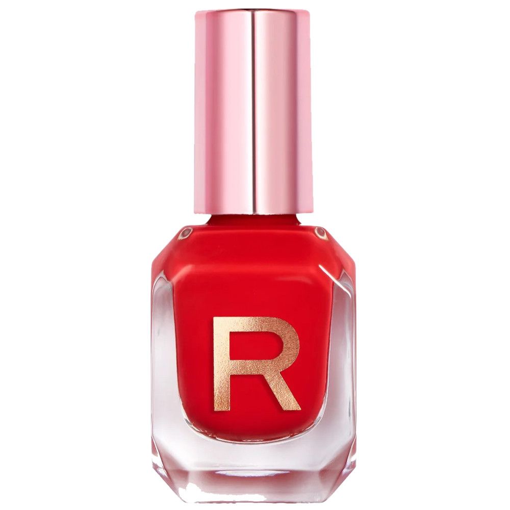 Roter Nagellack in einem durchsichtigen Flakon mit goldener "R"-Prägung und roségoldenem Applikator.