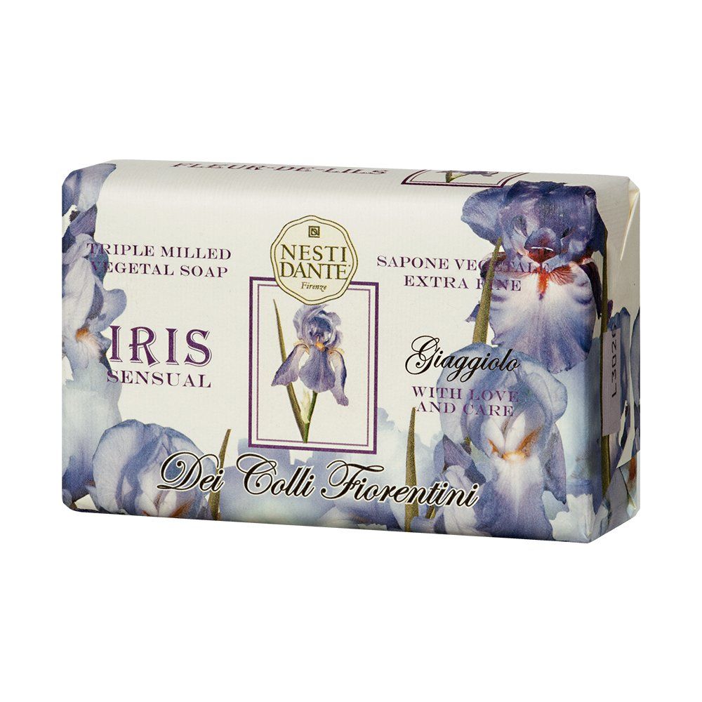 Verpackte Seife mit floralem Design. Produktname und Marke sichtbar. Iris und Nesti Dante.
