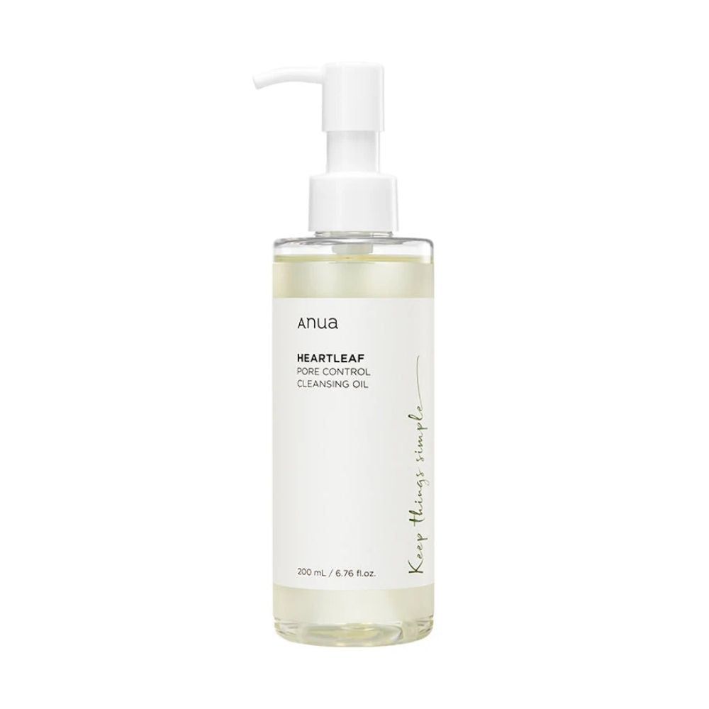 Flasche mit Pumpe. Aufschrift: Anua Heartleaf Pore Control Cleansing Oil. Volumen: 200 ml. Text: Keep things simple.