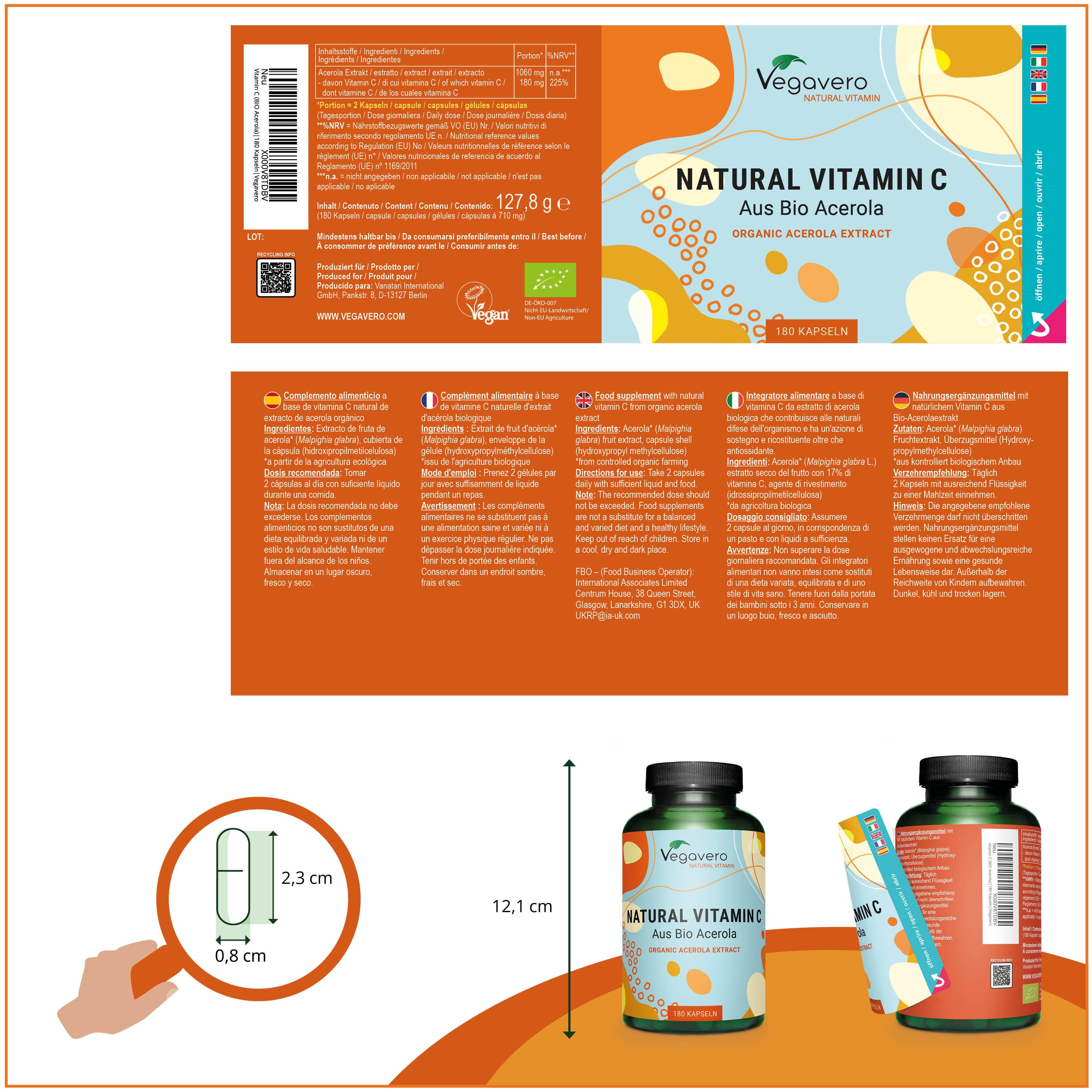 Produktverpackung mit Etikett. Flasche und Beutel mit Kapseln. Maße: 12,1 cm hoch, 2,3 cm lang, 0,8 cm breit. Text: NATURAL VITAMIN C.
