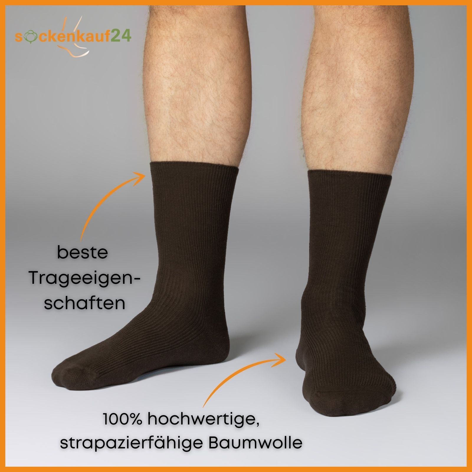 Braune Socke am Fuß. Rippstrickmuster. Text: beste Trageeigenschaften, 100% hochwertige, strapazierfähige Baumwolle.