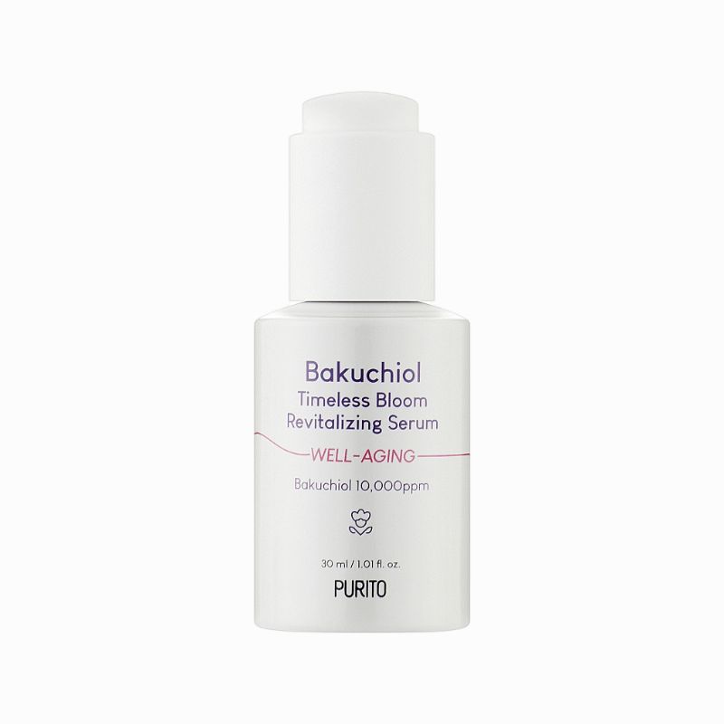 Weißes Serumfläschchen mit Pumpe. Aufschrift: Bakuchiol Timeless Bloom Revitalizing Serum. Marke: PURITO.