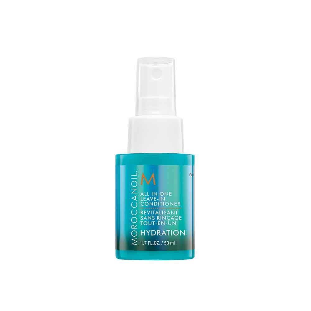 Türkisgrüne Sprühflasche mit weißem Sprühkopf. Beschriftung: Moroccanoil, All in One Leave-in Conditioner, Hydration. 1.7 fl.oz / 50 ml.