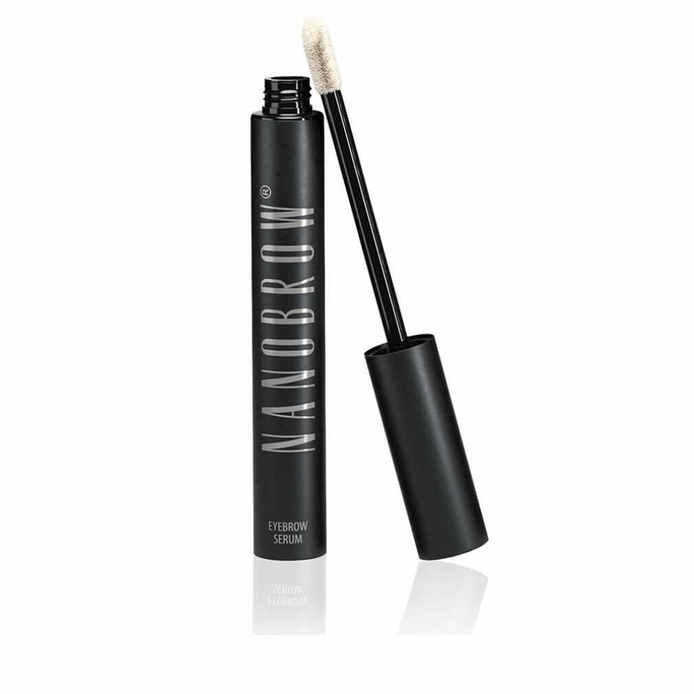 Schwarze Flasche mit "NANOBROW"-Schriftzug. Ein Applikator ist herausgezogen. "EYEBROW SERUM" steht darunter.
