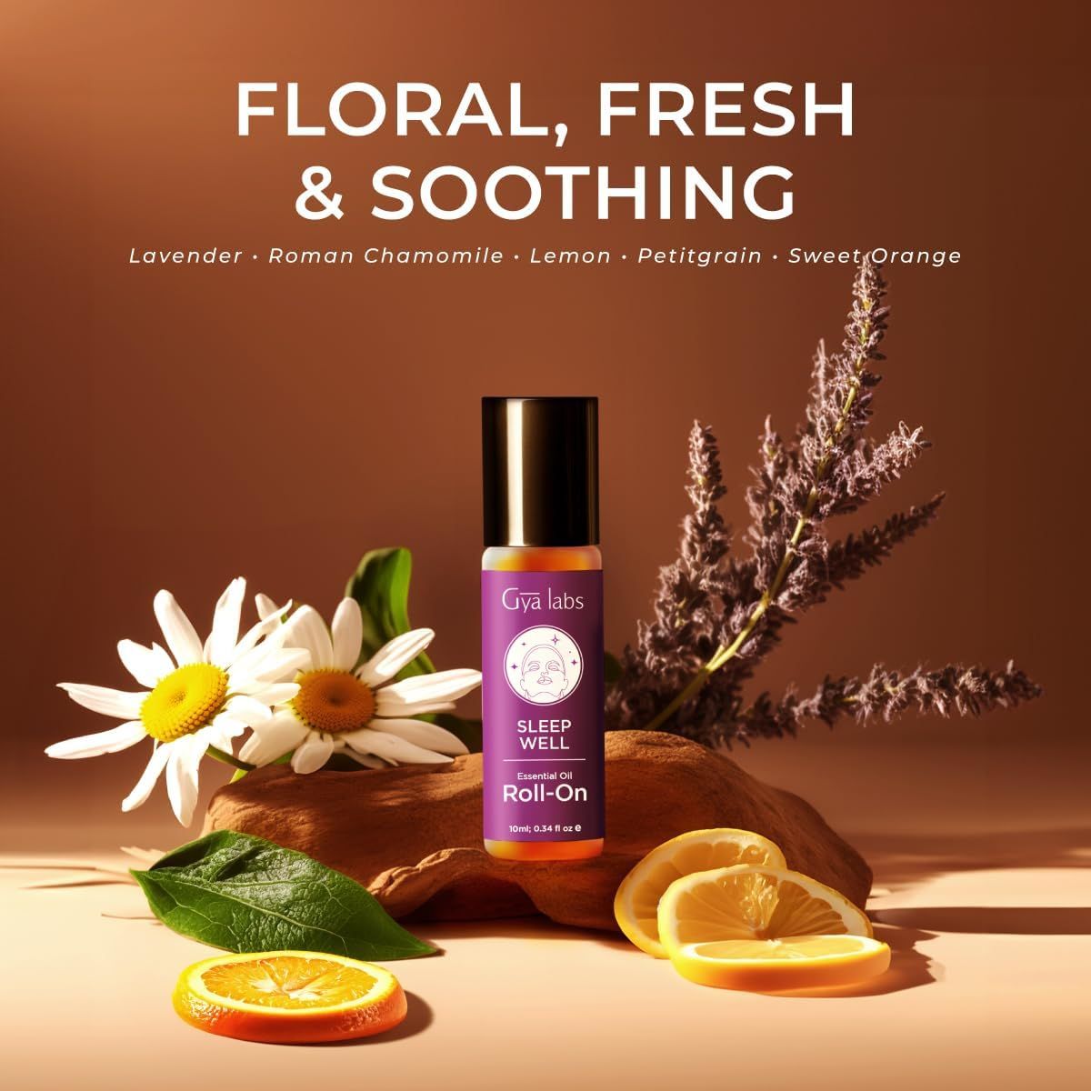 Roll-on-Flasche mit Text: "Sleep Well Roll-On". Inhaltsstoffe: Lavendel, Kamille, Zitrone, Petitgrain, Süßorange. Produkt auf Holz und Blumen.