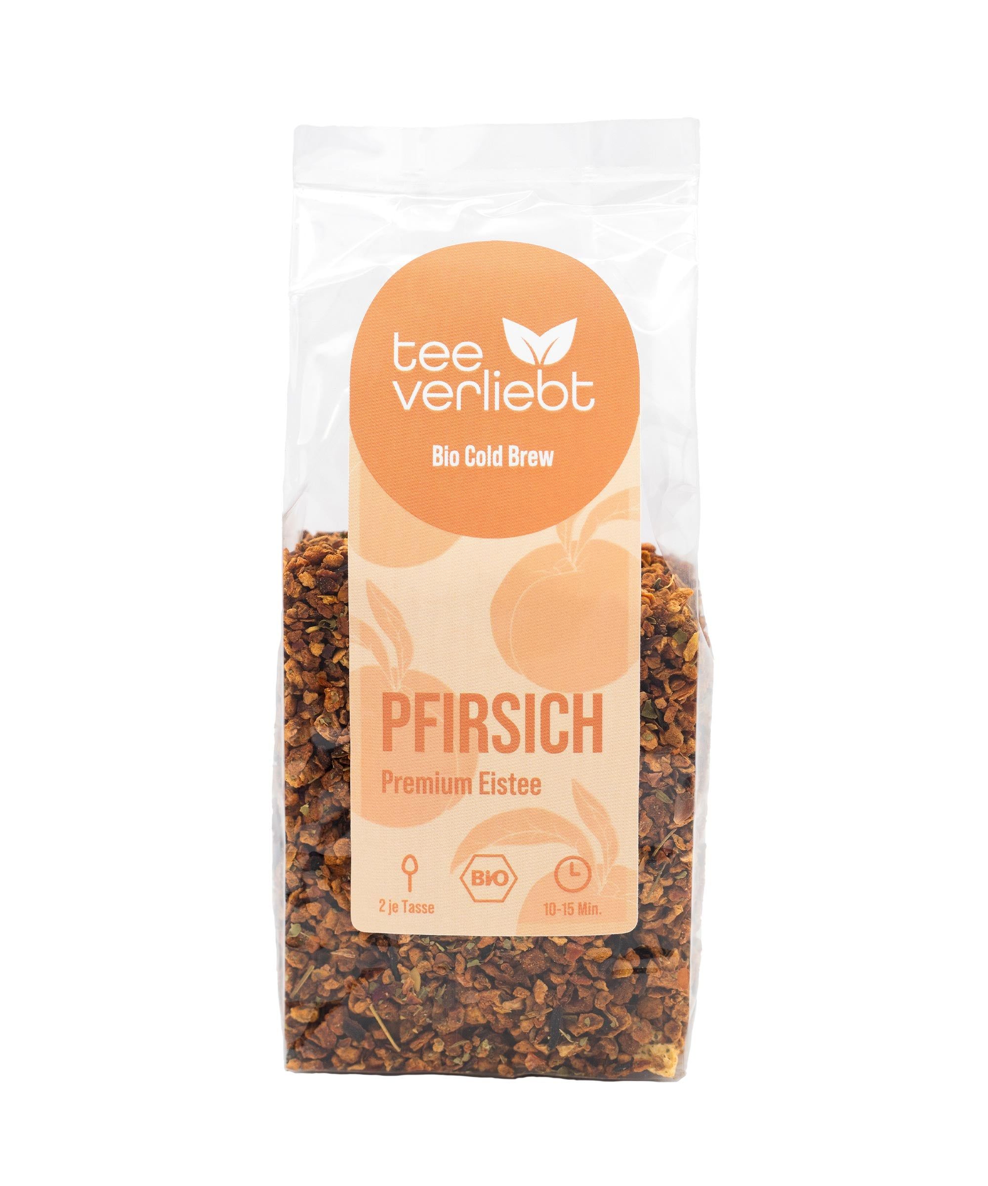 Transparente Verpackung mit "tee verleibt"-Logo und "Pfirsich Bio Cold Brew". Inhalt: getrocknete Teeblätter.