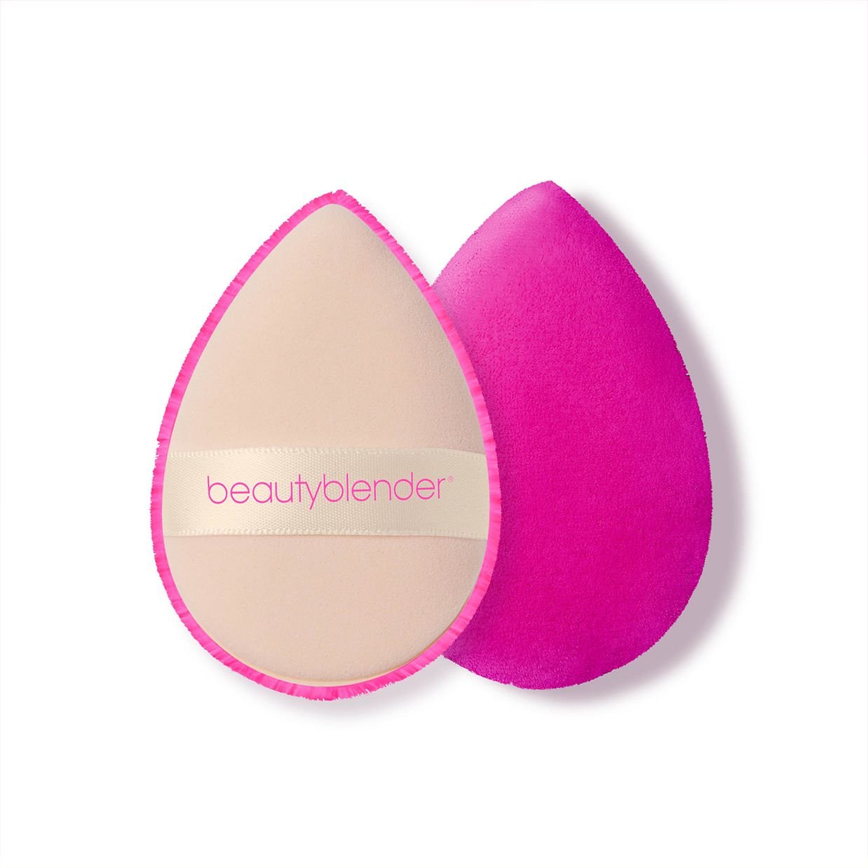 Zwei pinke Beautyblender Power Pocket Puffs in Tropfenform, eine Seite beige, eine Seite pink.