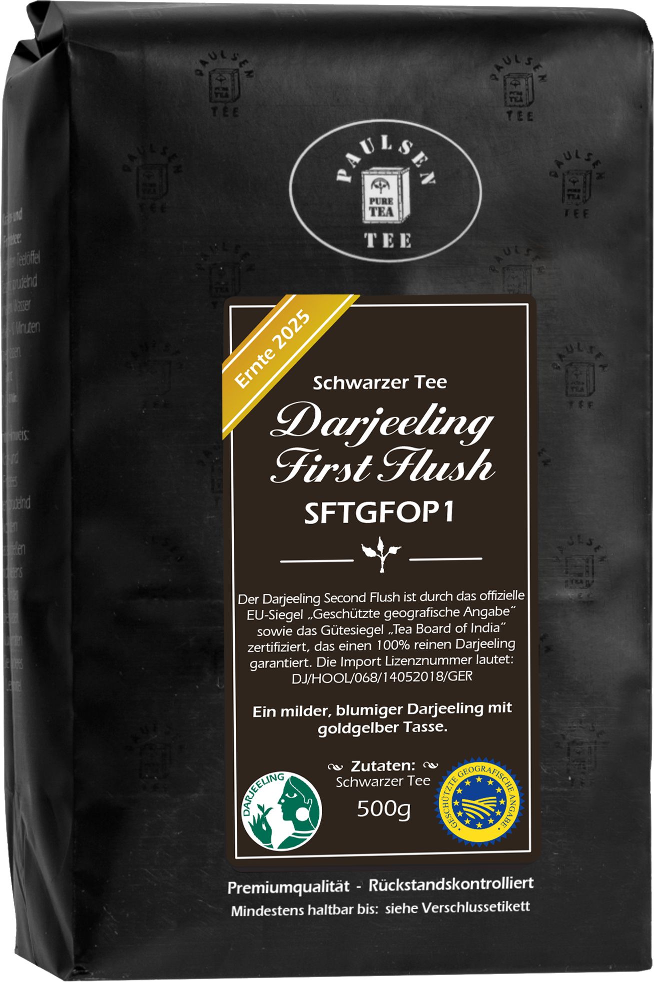 Schwarzer Tee-Packung mit Aufschrift Paulsen, Darjeeling First Flush, Ernte 2025. Enthält 500g Tee. Mit Zertifizierungen.