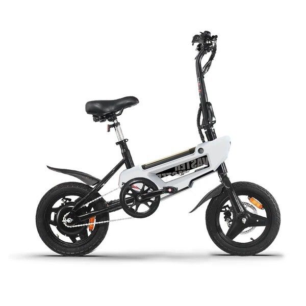 Faltbares E-Bike, weiß und schwarz. Sichtbare Elemente: Sattel, Lenker, Räder, Kotflügel. Aufschrift: MASTER.