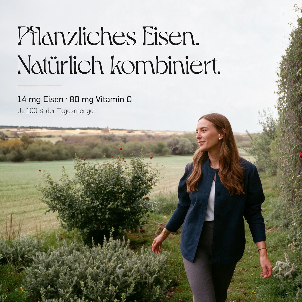 Frau geht durch eine grüne Landschaft, mit Text über pflanzliches Eisen und Vitamin C.