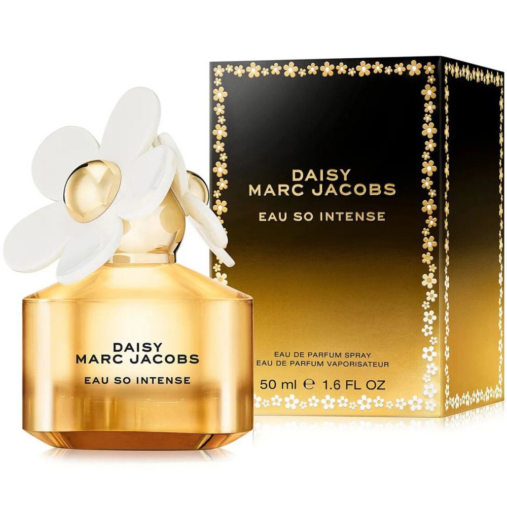 Parfümflakon mit weißer Blüte und Karton. Aufschrift: Daisy Marc Jacobs Eau So Intense. 50 ml.
