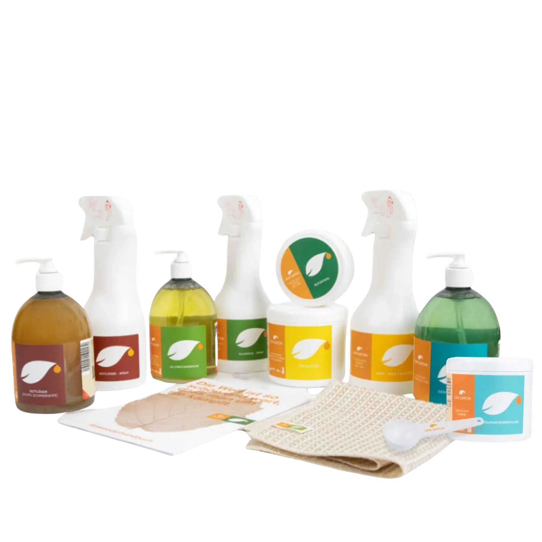 Mehrere Reinigungsflaschen und -behälter mit Etiketten. Ein Set mit Sprühflaschen, Seifenspendern, Cremes und Zubehör.