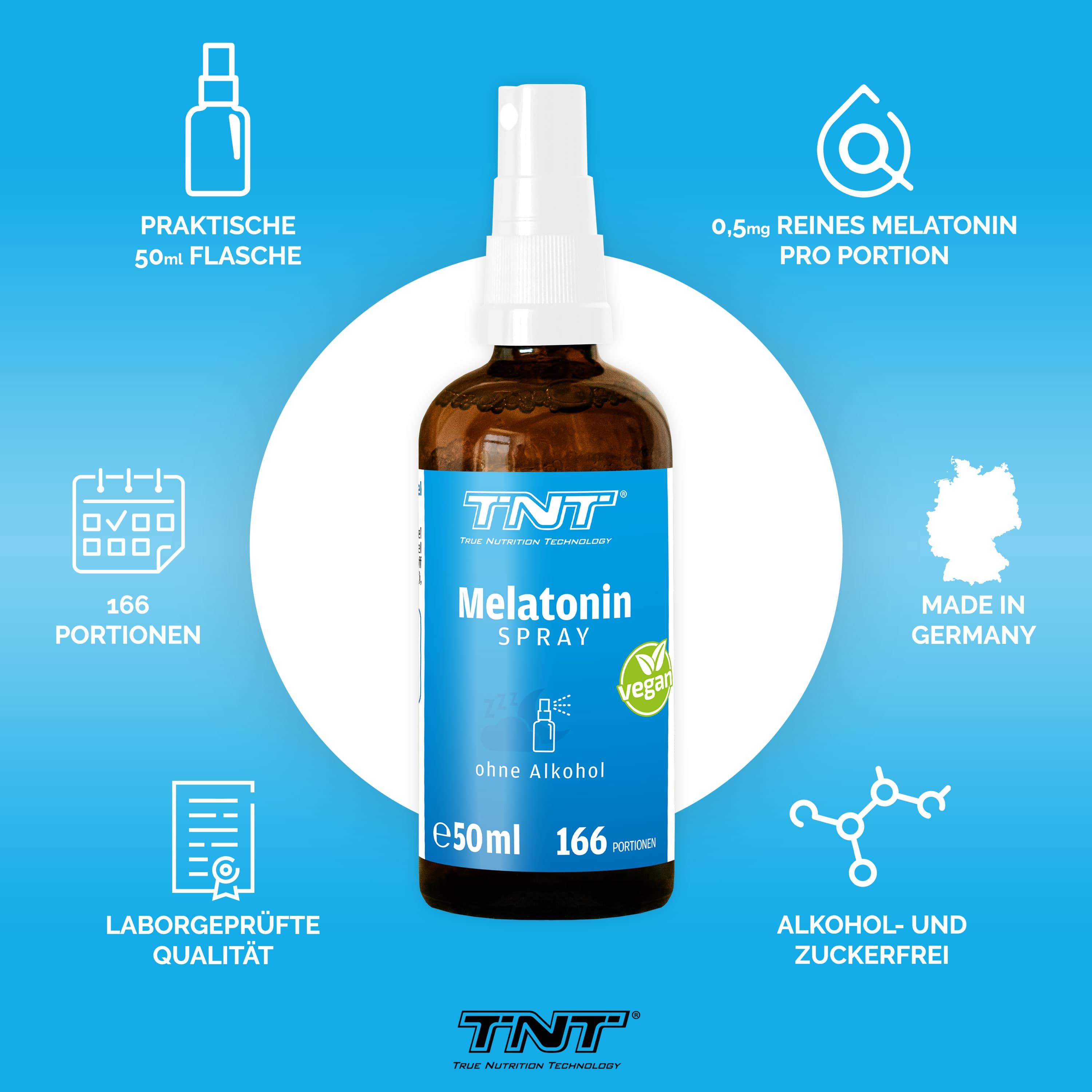 Braune Flasche mit weißem Sprühkopf. Blaues Etikett mit "TNT Melatonin SPRAY", "vegan"-Logo, und weiteren Informationen.