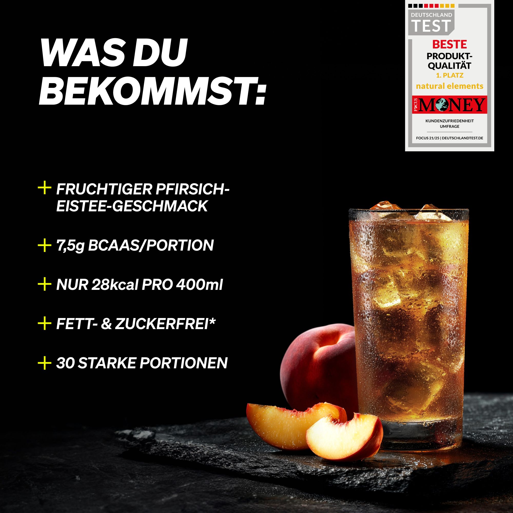 Glas Eistee mit Eiswürfeln. Pfirsich und Pfirsichstücke. Text: 7,5g BCAA/Portion, 28kcal pro 400ml.