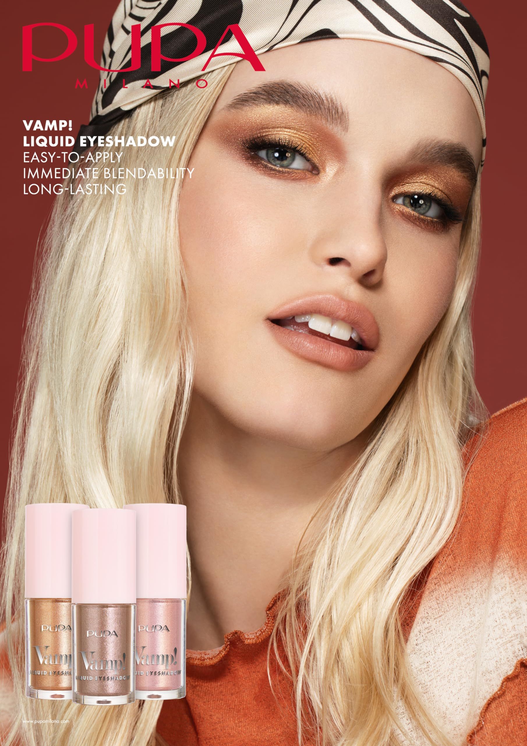 Werbebild mit Frau und drei Pupa Milano Vamp! Liquid Eyeshadows. Produktnamen und Markenlogo sichtbar. Blonde Frau.
