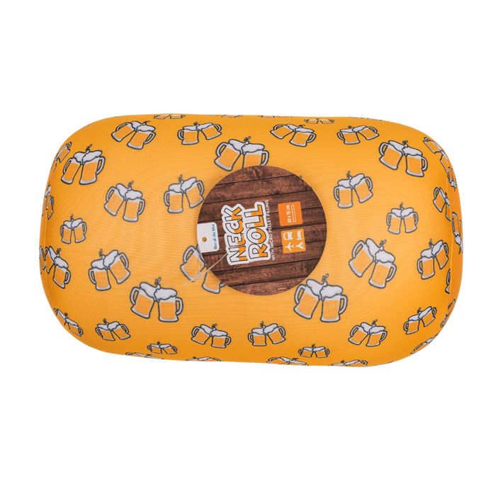 Gelbe Nackenrolle mit Bierkrug-Muster. Aufdruck: Neck Roll. Verpackung mit Produktinformationen.