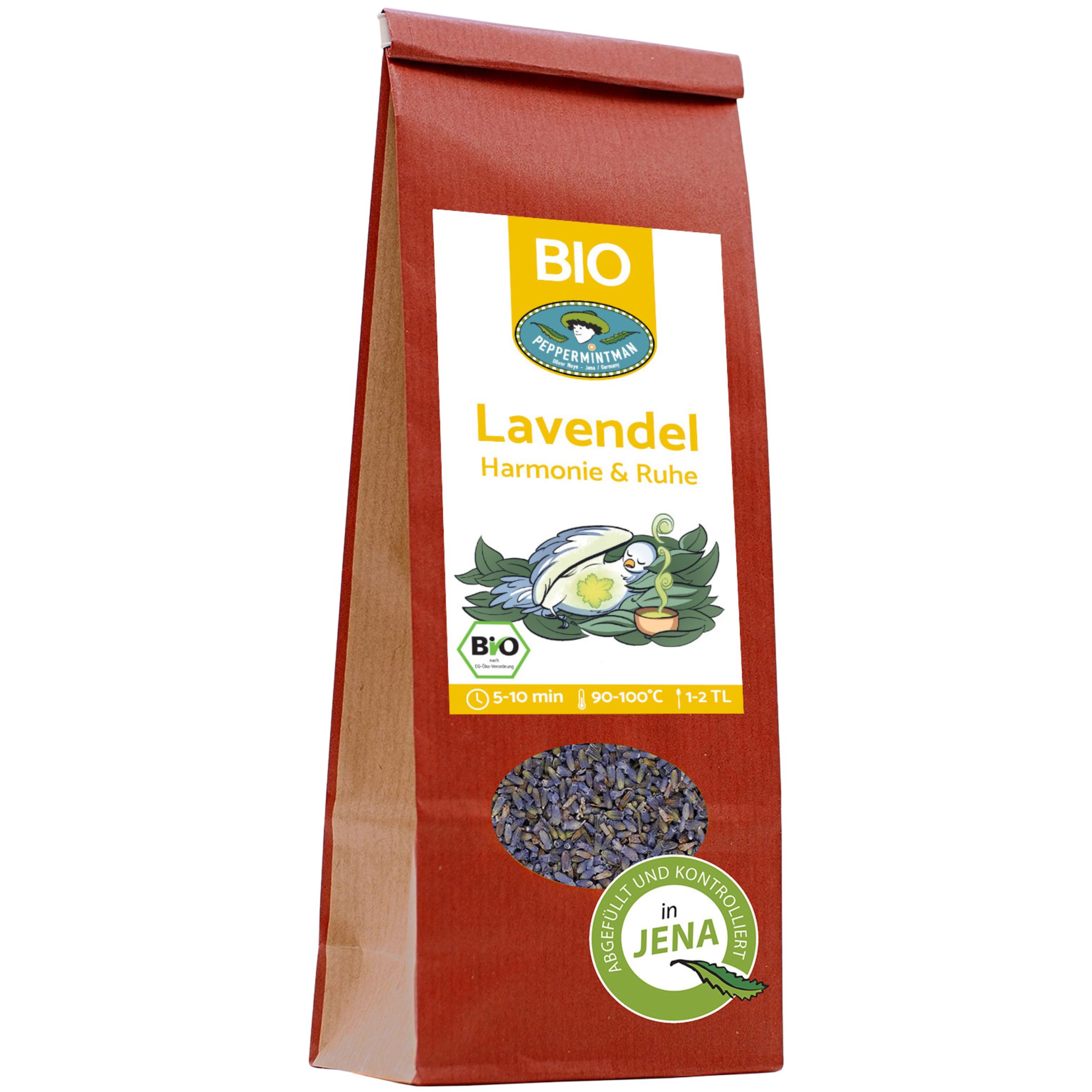 Braune Papiertüte mit weißem Etikett. Aufschrift "BIO Lavendel". Sichtfenster mit Lavendelblüten. Bio-Siegel.