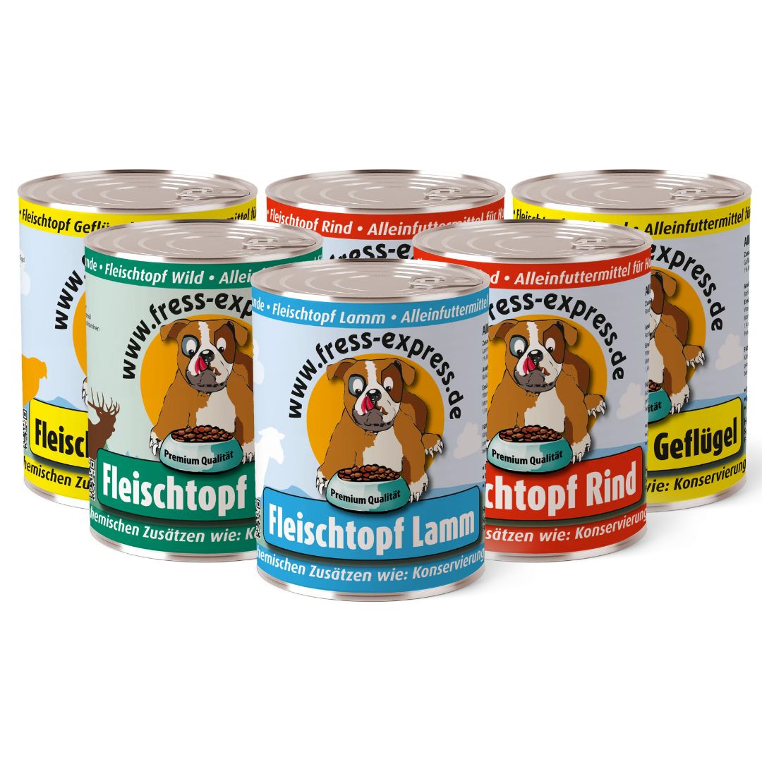 Sechs Dosen Hundefutter. Aufschrift: Fleischtopf, fress-express.de. Verschiedene Sorten: Wild, Rind, Lamm, Geflügel. Abbildungen von Hunden.