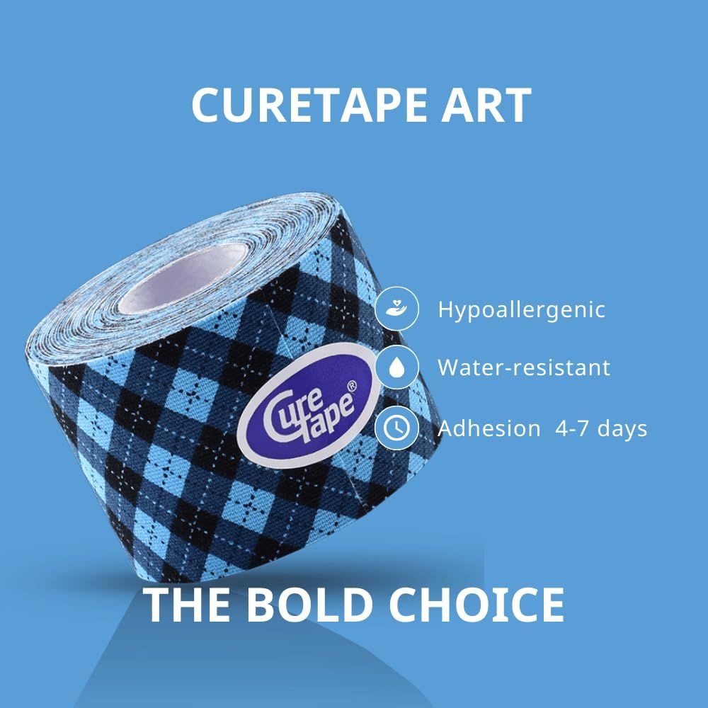Blau kariertes CureTape-Tape. Text: hypoallergen, wasserfest, Haftung 4-7 Tage. Logo CureTape.