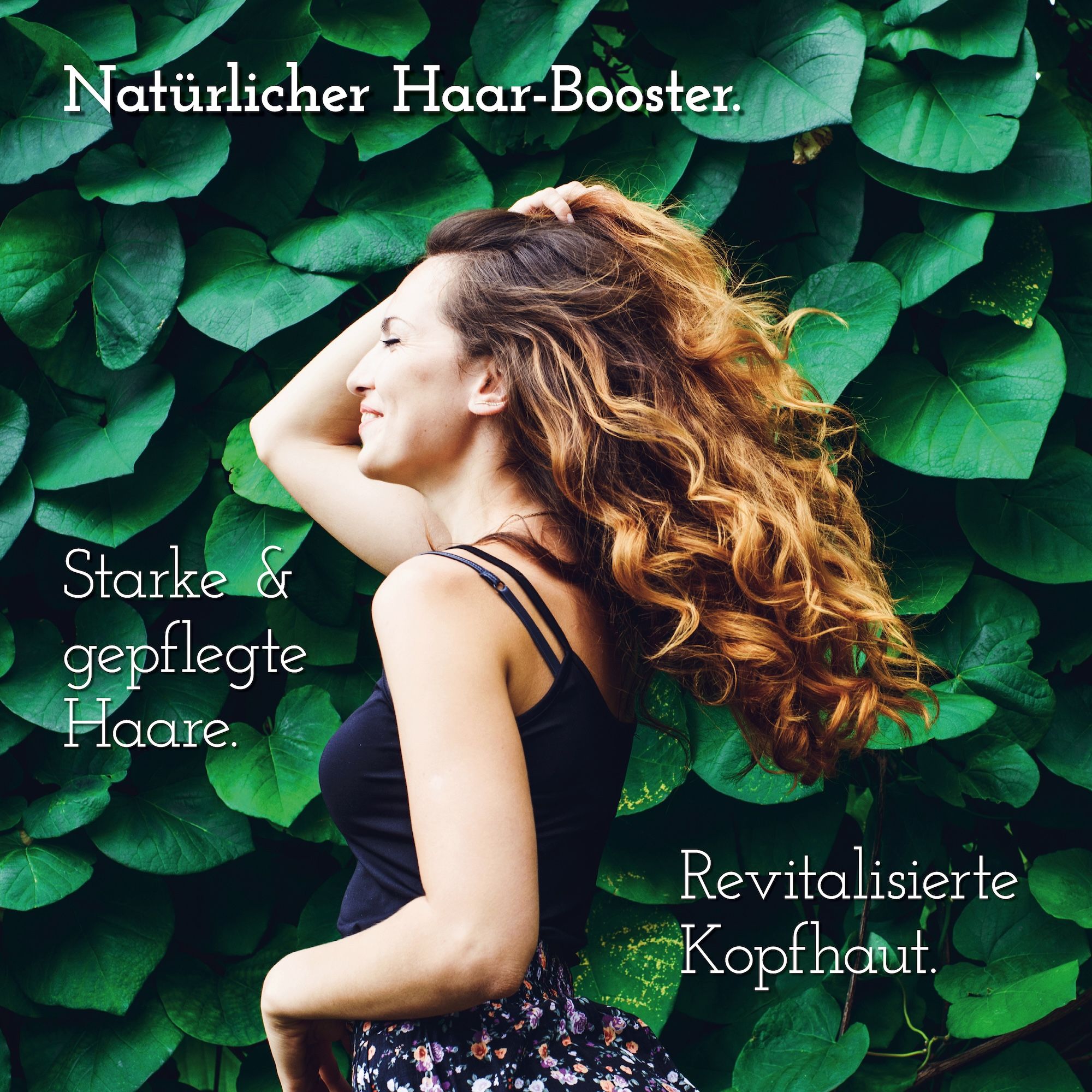 Frau mit welligem Haar. Text: Natürlicher Haar-Booster. Starke & gepflegte Haare. Revitalisierte Kopfhaut.