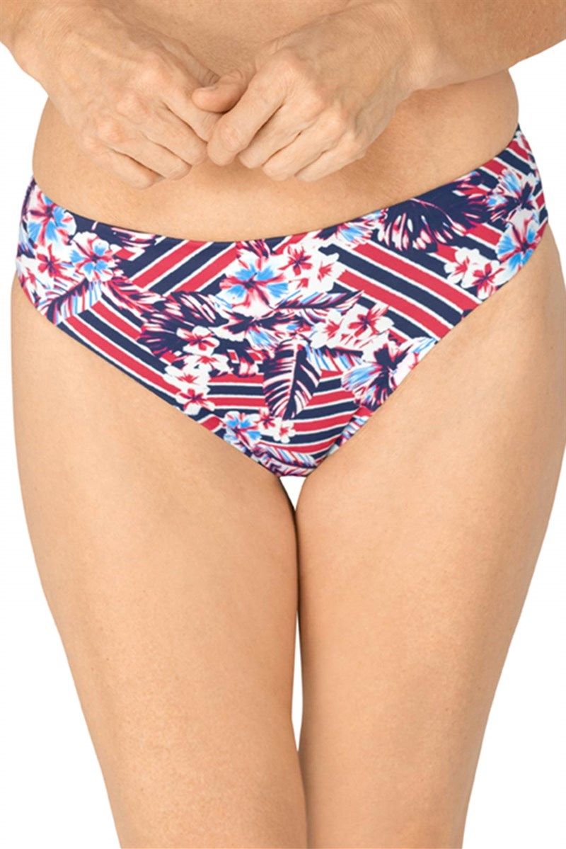 Bikinihose mit floralem Muster. Hauptfarben: Weiß, Rot, Blau. Vorderansicht, Frau trägt die Hose. Streifen- und Blumenmuster.
