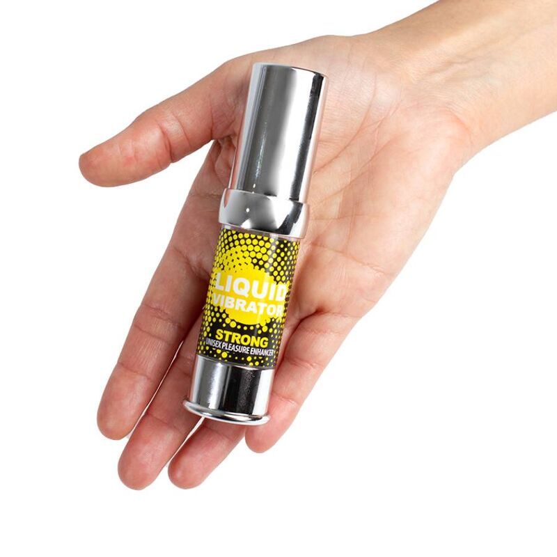 Silberfarbener Behälter mit gelber Aufschrift "LIQUID VIBRATOR STRONG", gehalten in einer Hand.