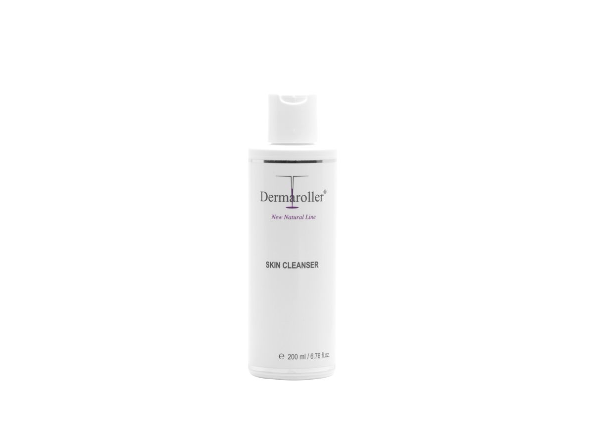 Weiße Flasche mit Dermaroller Skin Cleanser und 200 ml Inhalt.