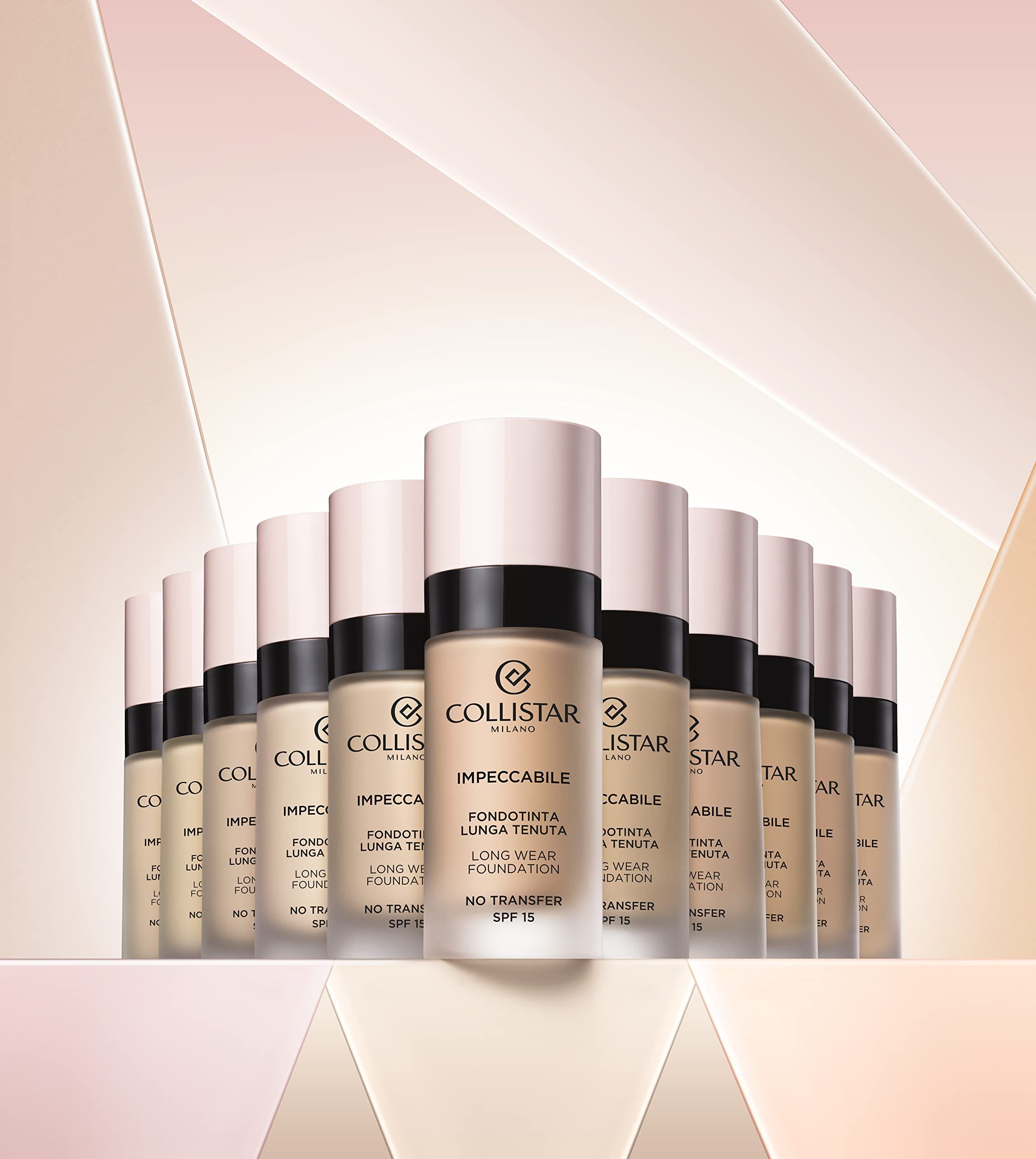 Mehrere Foundation-Flakons in einer Reihe. Rosa Deckel, schwarzer Ring, transparente Basis. Schriftzug: Collistar, Impeccabile, Fondotinta Lunga Tenuta, SPF 15.