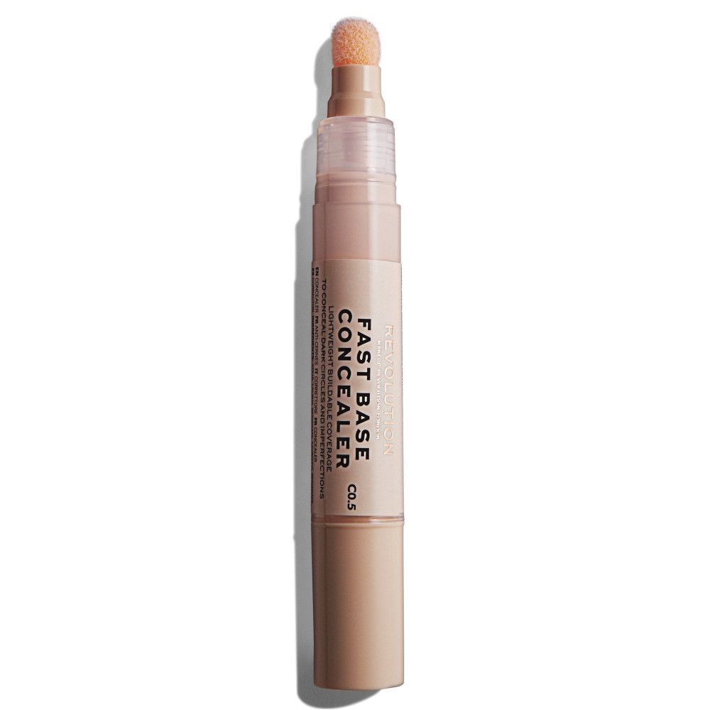 Concealer-Stift mit Schwammapplikator. Aufschrift: Fast Base Concealer. Farbton C0.5. Beige-braune Verpackung.