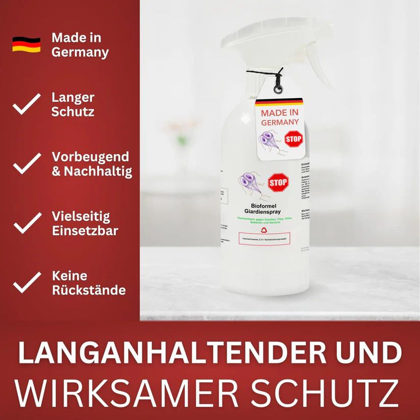 Weiße Sprühflasche mit Etikett und Aufdruck. Made in Germany. Aufschrift: Bioformel Giardien Spray. Stop-Zeichen.
