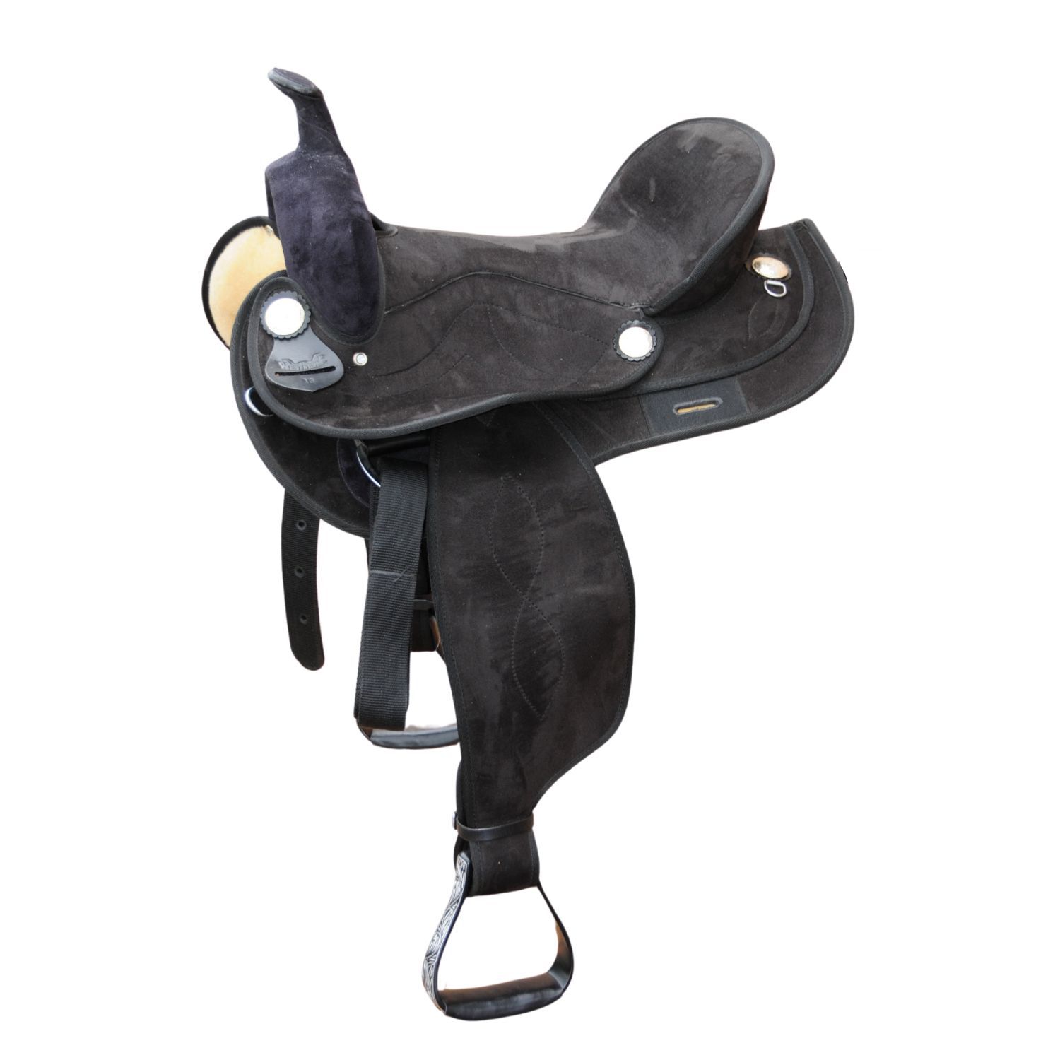 Schwarzer Westernsattel. Leder, Steigbügel, Sattelgurt. Details: silberne Verzierungen, Steigbügel.