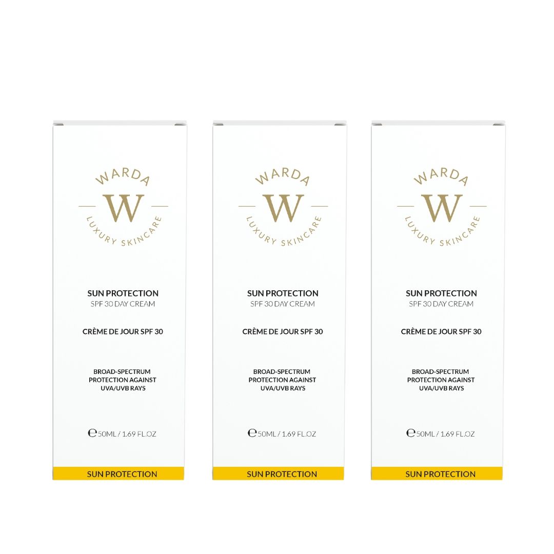 Drei weiße Schachteln mit gelbem Streifen. Aufschrift: Warda Luxury Skincare, Sun Protection SPF 30 Day Cream.