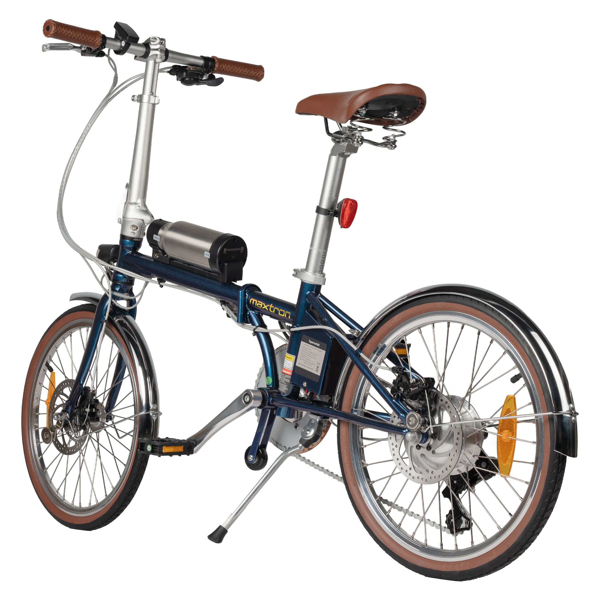 Blaues E-Bike mit braunem Sattel und Reifen. Silberne Batterie. Rücklicht und Gepäckträger. Maxtron-Logo.