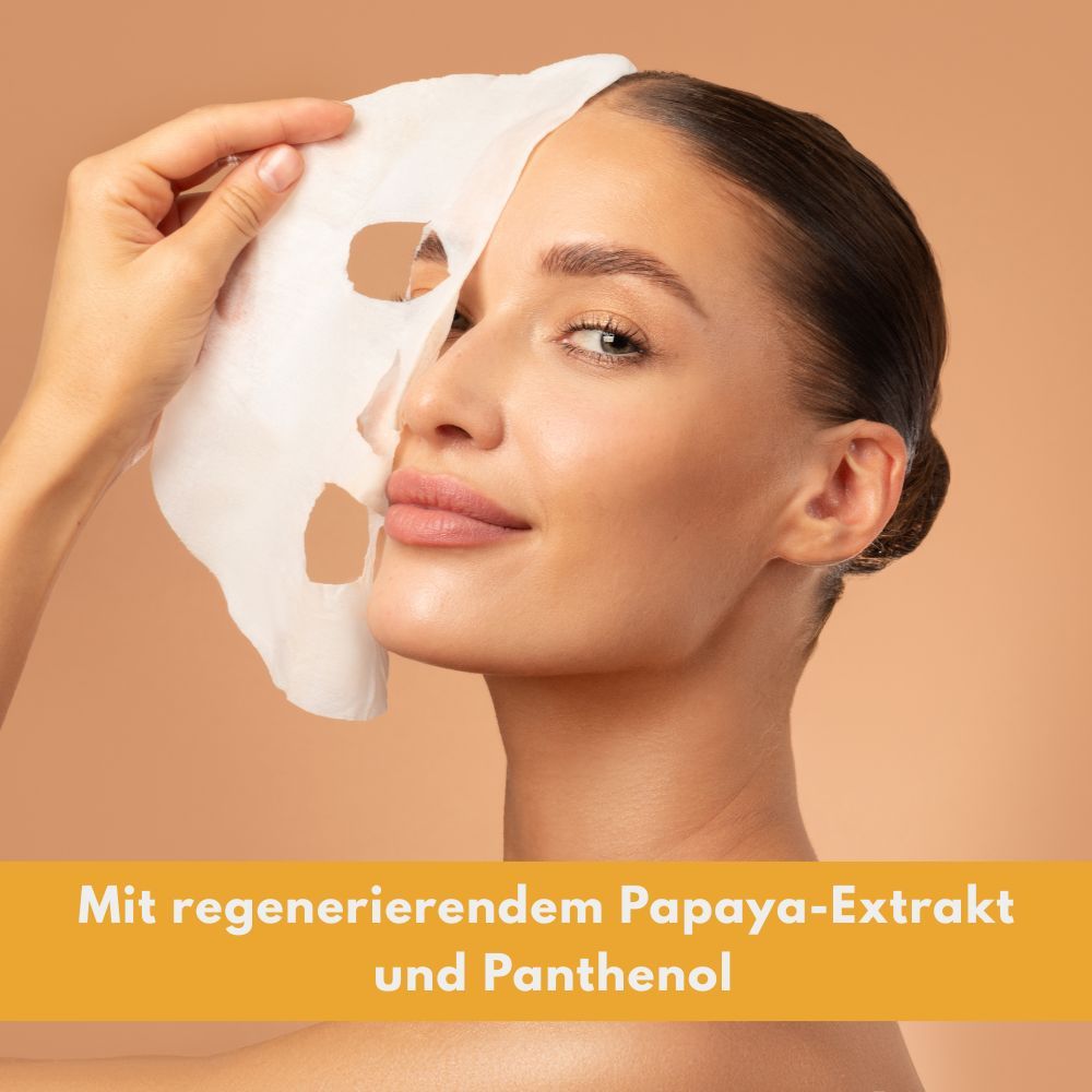 Frau hält Gesichtsmaske. Text: Mit regenerierendem Papaya-Extrakt und Panthenol. Hautpflegeprodukt.