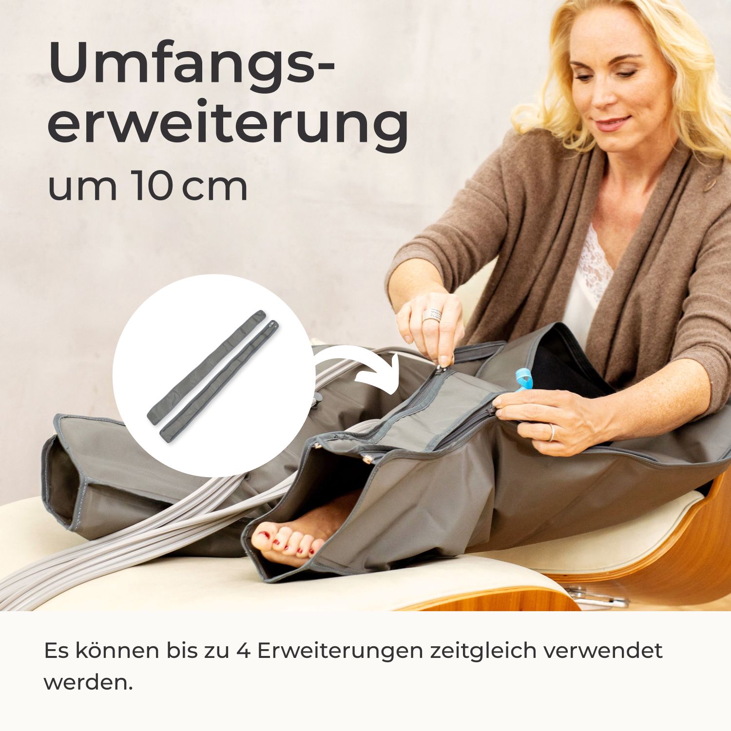 Eine Frau befestigt eine graue Umfangserweiterung an einer Beinmanschette.