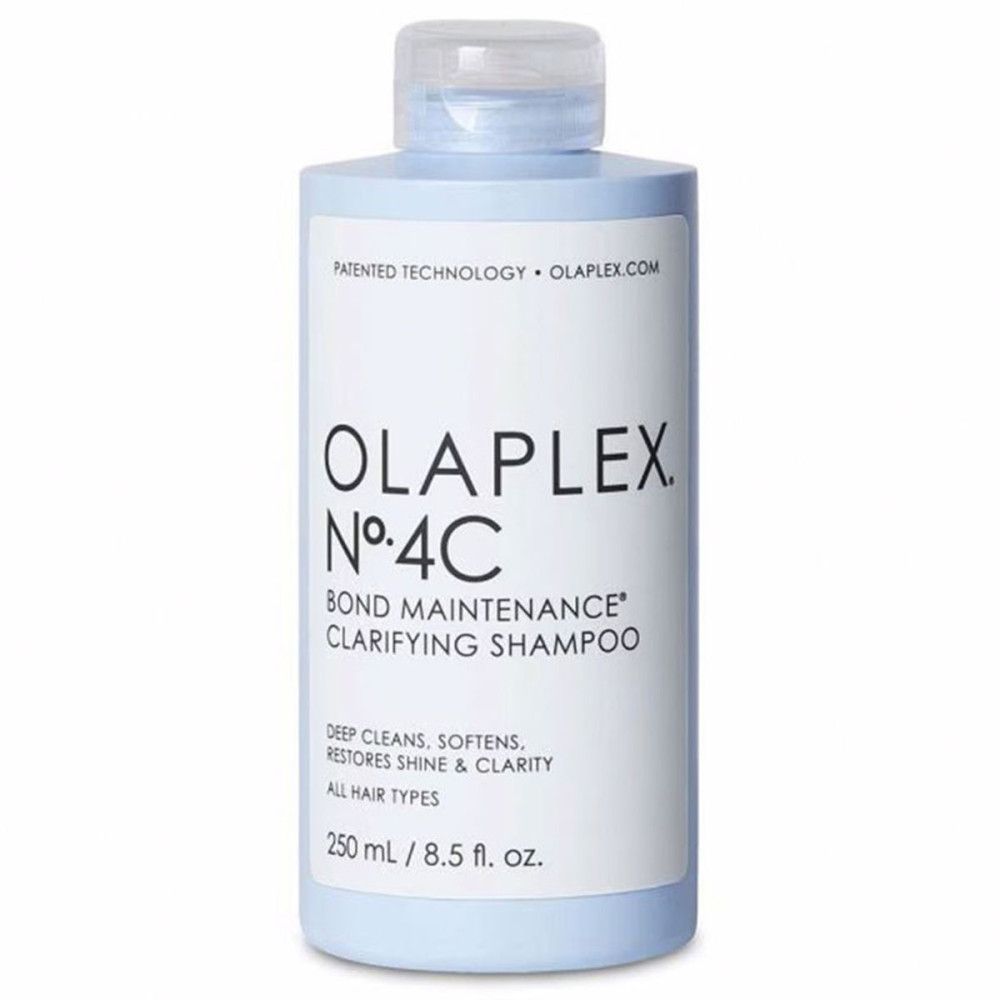 Olaplex No. 4C Bond Maintenance Clarifying Shampoo Flasche. Hellblaue Flasche mit weißem Deckel. Text: Olaplex No. 4C Bond Maintenance Clarifying Shampoo.