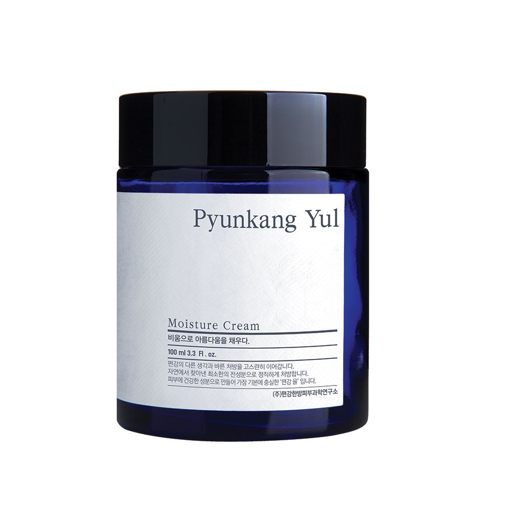 Pyunkang Yul Feuchtigkeitscreme in einem blauen Glasbehälter mit schwarzem Deckel und weißem Etikett.