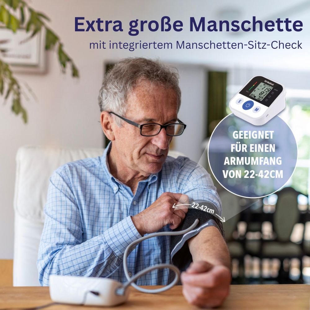 Mann legt Manschette an. Blutdruckmessgerät mit Display. Text: Extra große Manschette, geeignet für einen Armumfang von 22-42cm.