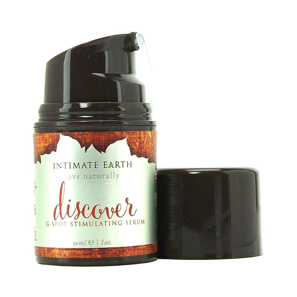 Flasche mit schwarzem Pumpverschluss und abgenommenem Deckel. Etikett mit "Intimate Earth", "discover" und "G-Spot Stimulating Serum".