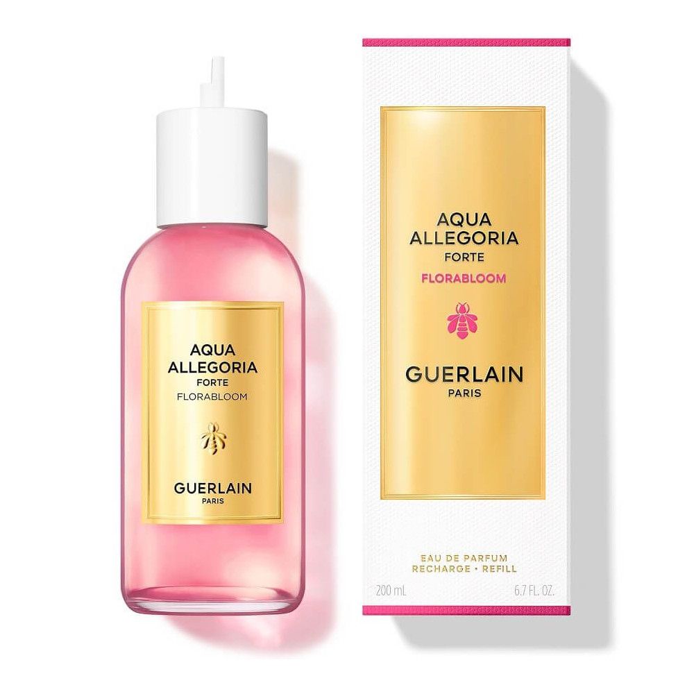Nachfüllflasche mit rosa Flüssigkeit und Karton. Aufschrift: Aqua Allegoria Forte Florabloom, Guerlain Paris.