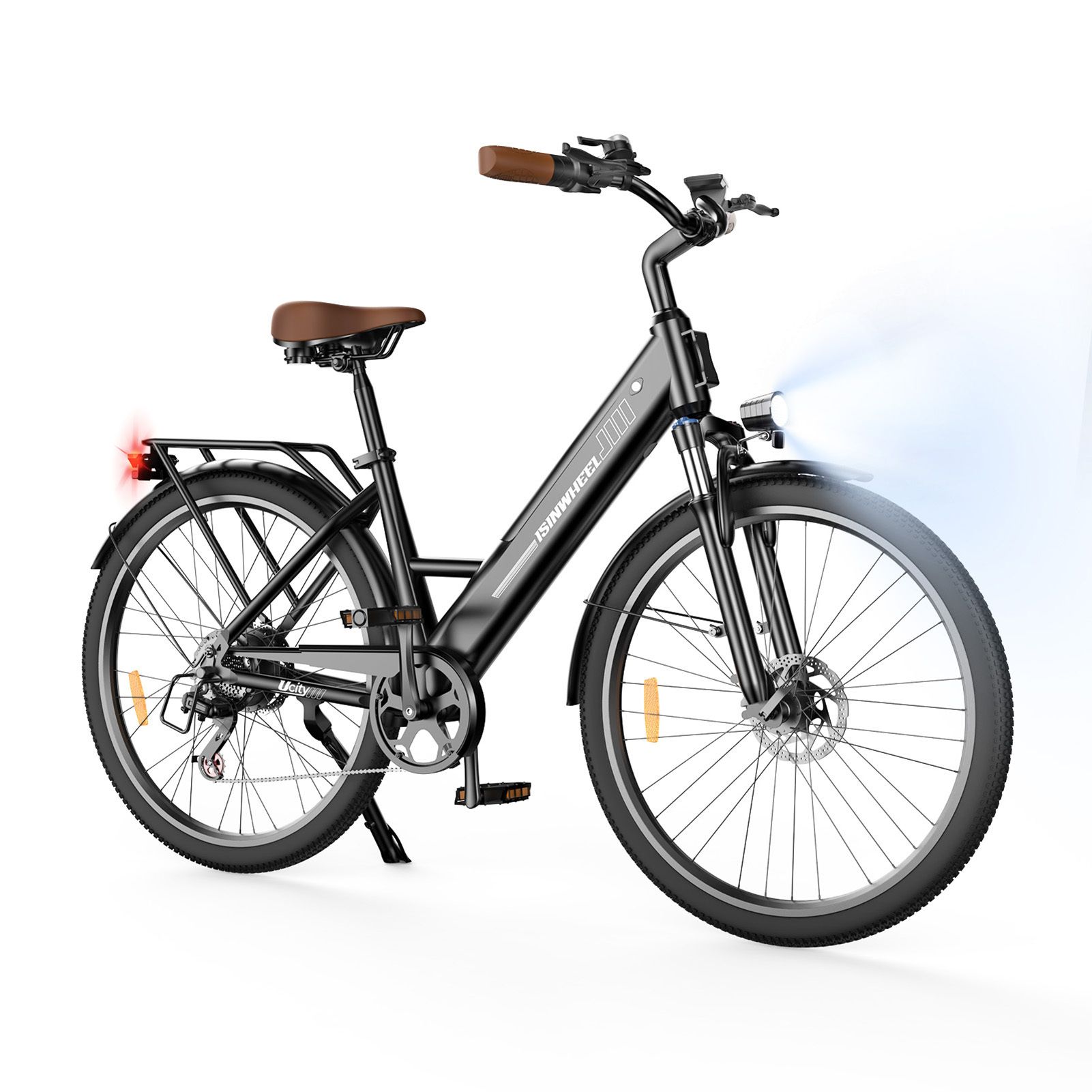 Schwarzes E-Bike mit Korb, braunem Sattel und Lenker. Scheinwerfer und Rücklicht sind eingeschaltet.