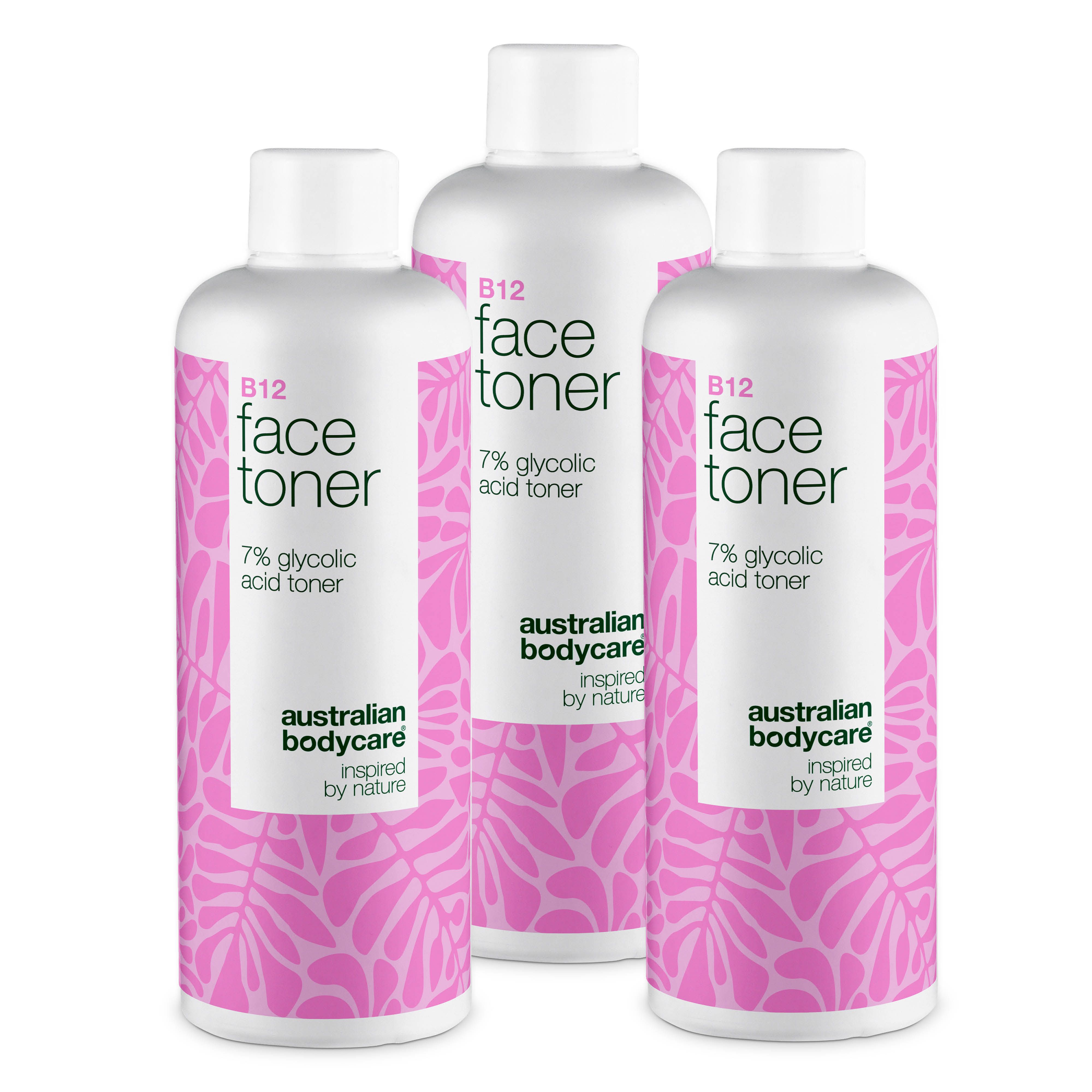Drei Flaschen Gesichtswasser. Weiß mit rosa Blättern. Aufschrift: B12 Face Toner, 7% Glykolsäure. Australian Bodycare.