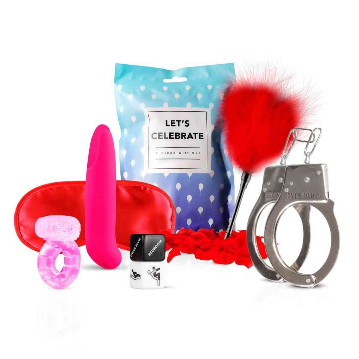 Geschenkset mit rotem Augenband, Vibrator, Ring, Federboa und Handschellen. Verpackung mit "Let's Celebrate".