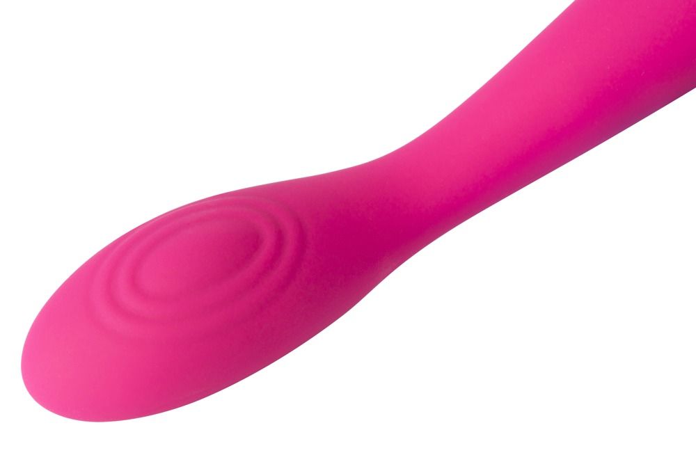 Nahaufnahme der gerippten Oberfläche an der Spitze eines pinken Vibrators.