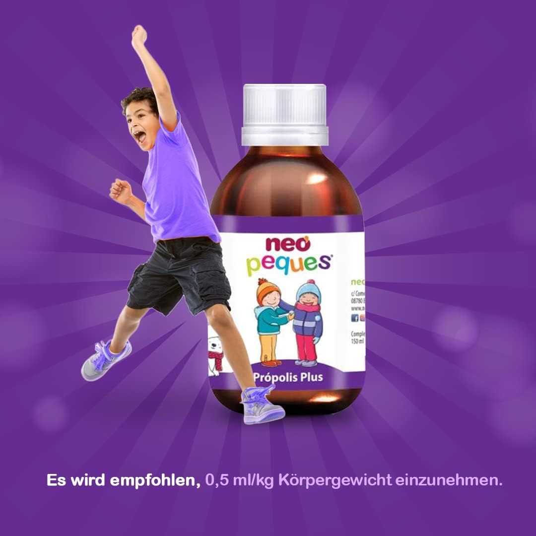 Braune Flasche mit weißem Deckel. Etikett mit Produktnamen und Illustration von Kindern. Kind springt. Text: Empfohlen: 0,5 ml/kg Körpergewicht.