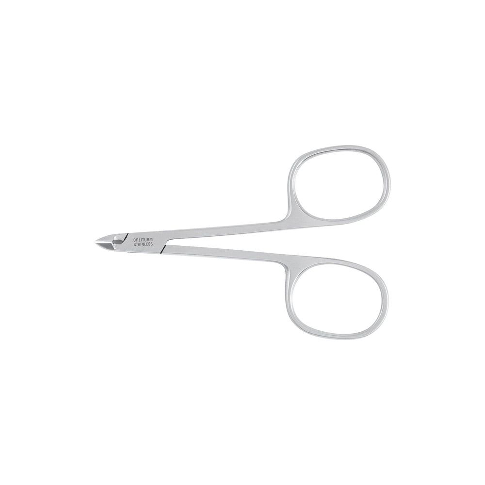 Nagelhautschere aus Metall. Mit runden Griffen und spitzer Spitze. Aufschrift auf dem Scherenblatt.