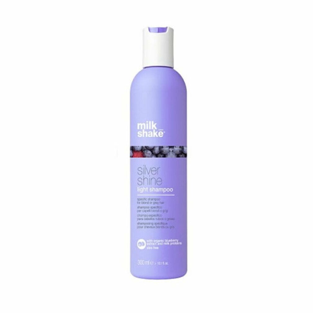 Flasche Shampoo. Lila Flasche mit weißem Deckel. Aufschrift: Milk Shake, Silver Shine Light Shampoo. Mit Blaubeere.