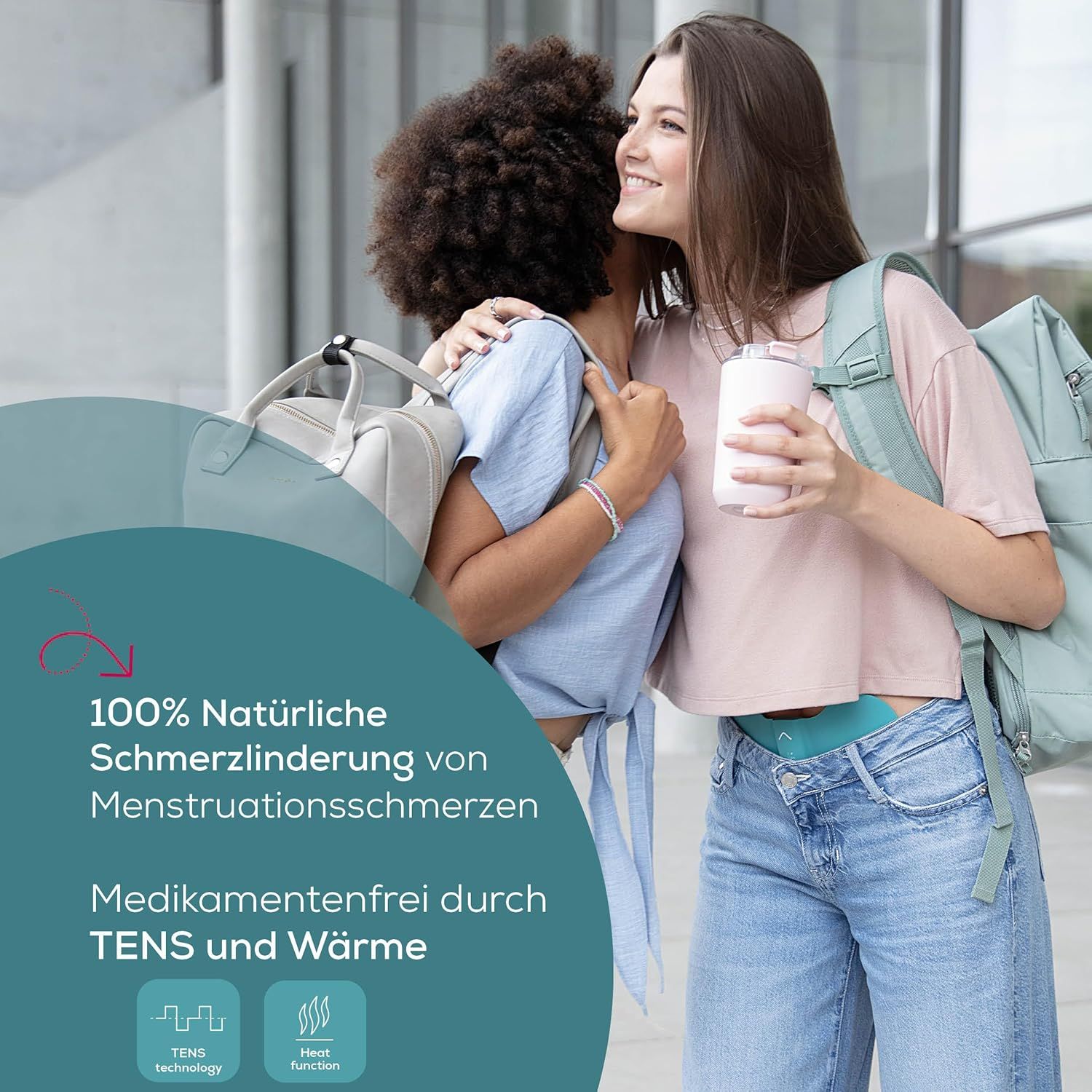 Zwei Frauen umarmen sich. Text: 100% natürliche Schmerzlinderung. Medikamentenfrei durch TENS und Wärme.