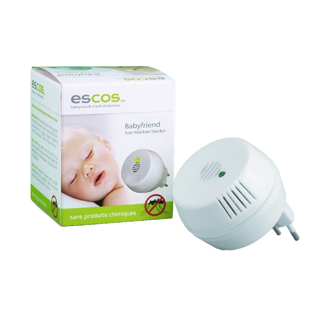 Weißes Babyfriend Anti-Mücken-Stecker-Gerät mit Verpackung. Auf der Verpackung: Babygesicht, Produktname, Marke Escos.